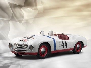  Hans-Joachim Stuck za kierownicą historycznego modelu Skoda Sport
